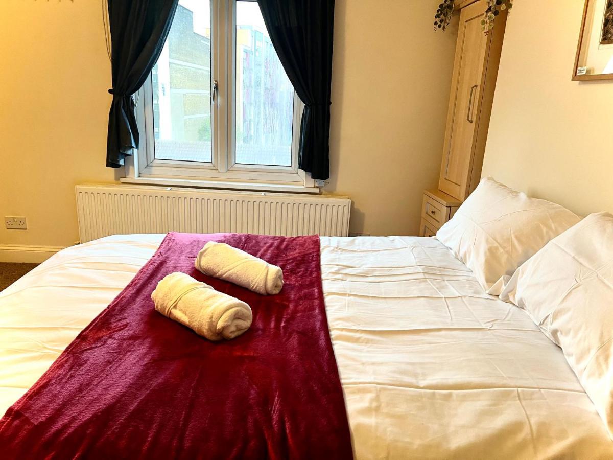 Aldgate Apartament *